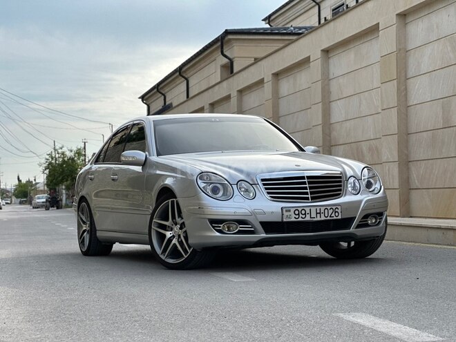 Mercedes E 270-3