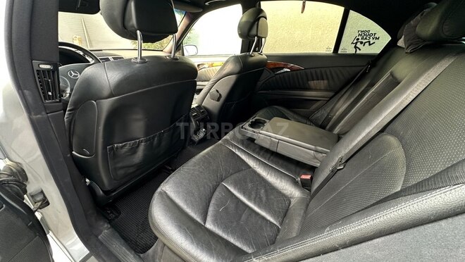 Mercedes E 270-13