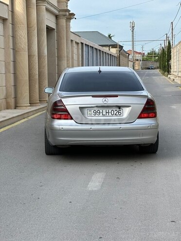 Mercedes E 270-4
