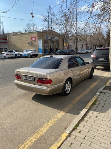 Mercedes E 240-5
