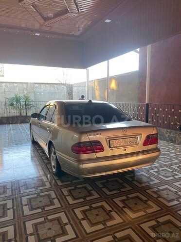 Mercedes E 240-7
