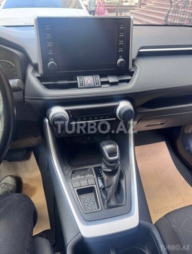 Toyota RAV4-11