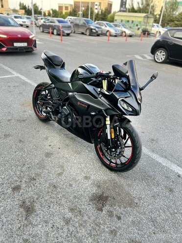 CFMOTO 250 SR-8