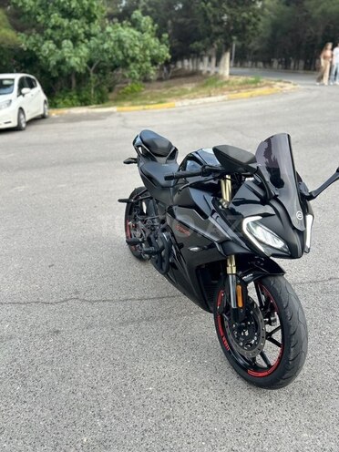 CFMOTO 250 SR-2