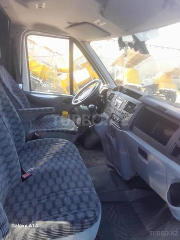 Ford Transit-6
