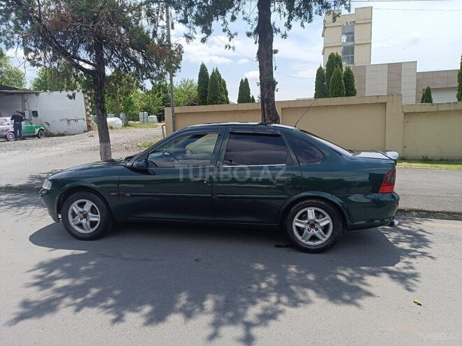 Opel Vectra-4