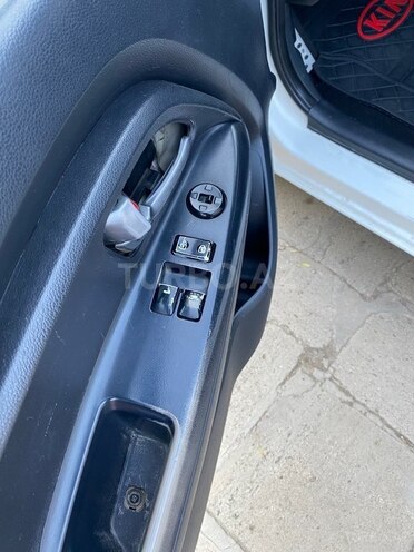 Kia Rio-5