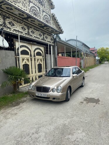 Mercedes E 240-8