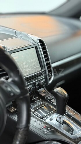 Porsche Cayenne-12