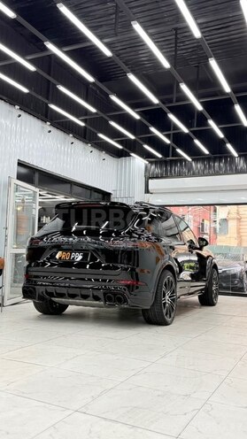 Porsche Cayenne-4