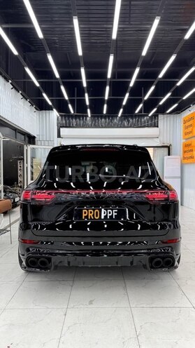 Porsche Cayenne-3