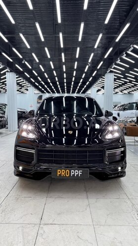 Porsche Cayenne-1