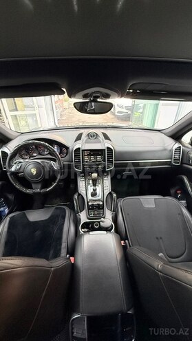 Porsche Cayenne-11