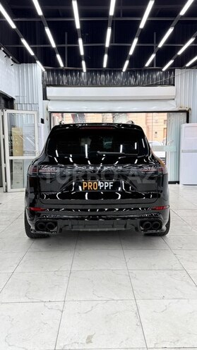 Porsche Cayenne-9