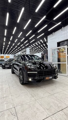 Porsche Cayenne-2