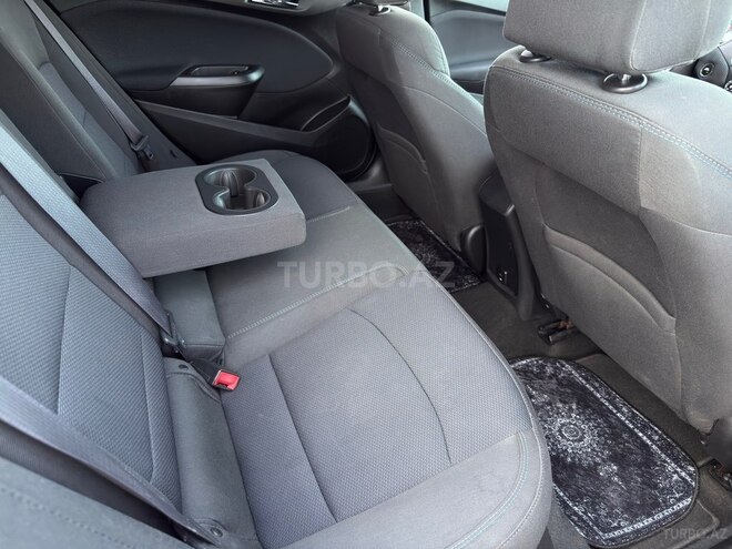 Chevrolet Cruze-12