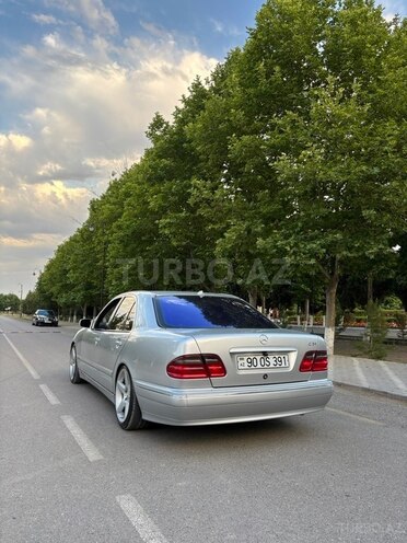 Mercedes E 270-2
