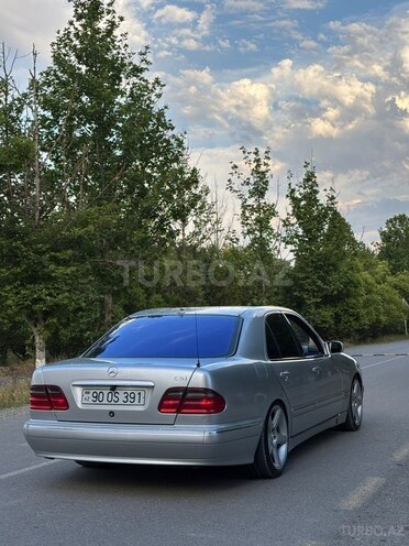 Mercedes E 270-3