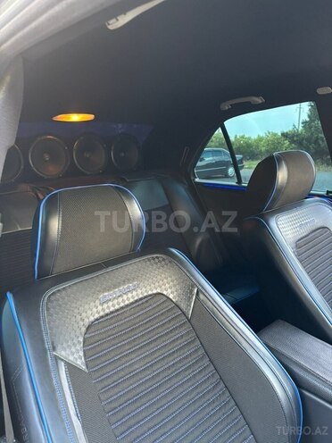 Mercedes E 270-7