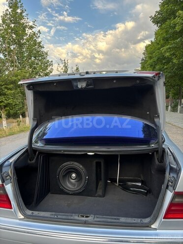Mercedes E 270-11