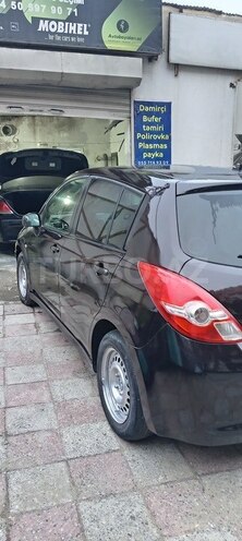 Nissan Tiida-5