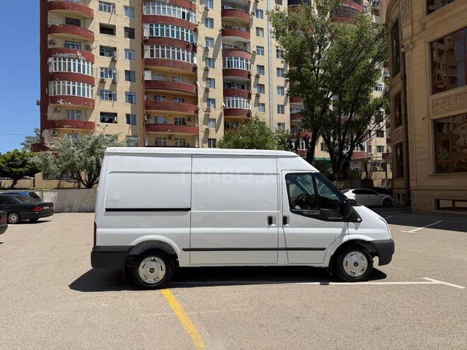 Ford Transit-6