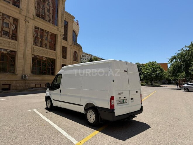 Ford Transit-10