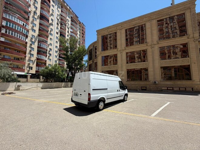 Ford Transit-8