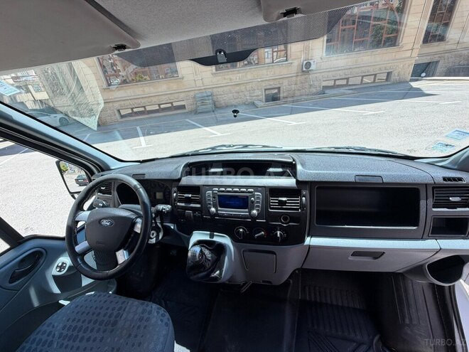 Ford Transit-14