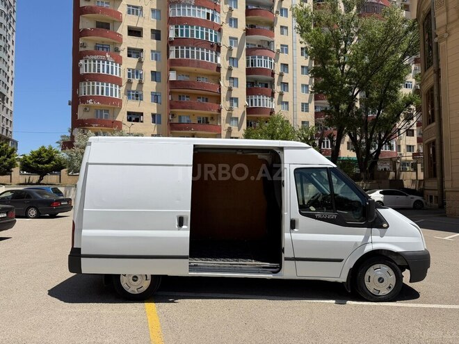 Ford Transit-11