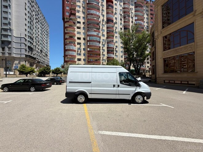Ford Transit-17