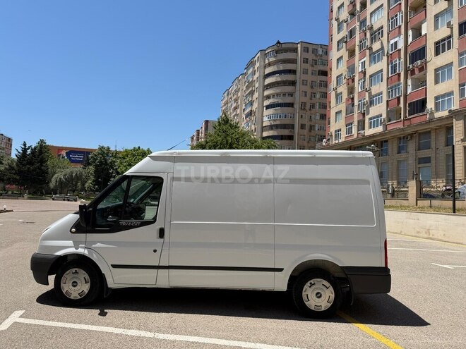 Ford Transit-16