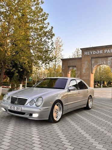 Mercedes E 270-12