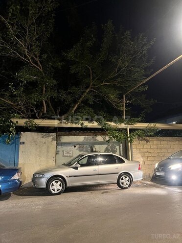 Opel Vectra-4