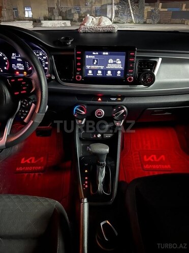 Kia Rio-12