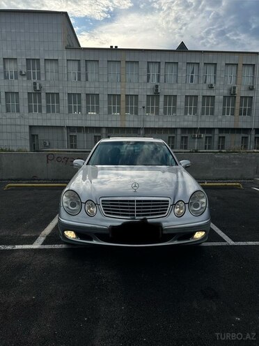Mercedes E 240-1