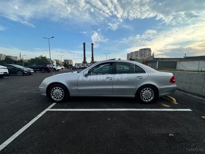 Mercedes E 240-4