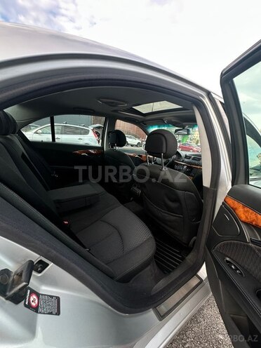 Mercedes E 240-11