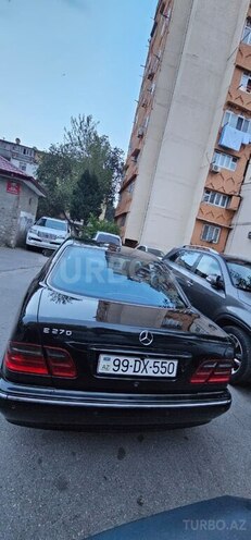 Mercedes E 270-3