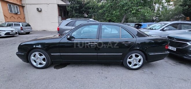 Mercedes E 270-4