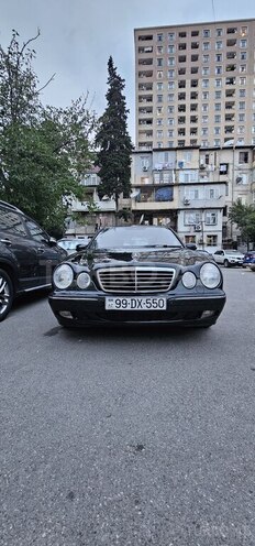 Mercedes E 270-1