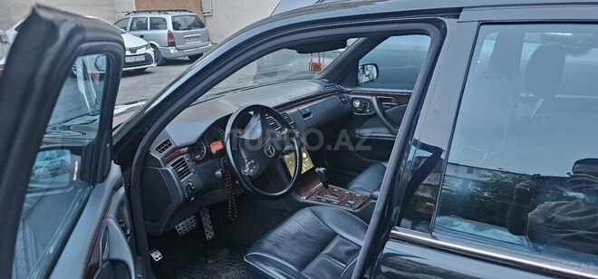 Mercedes E 270-5