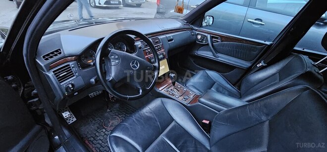 Mercedes E 270-8