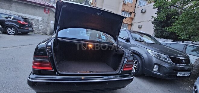 Mercedes E 270-9