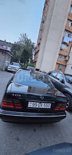 Mercedes E 270-7
