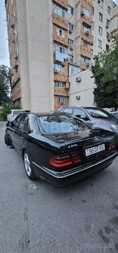 Mercedes E 270-11