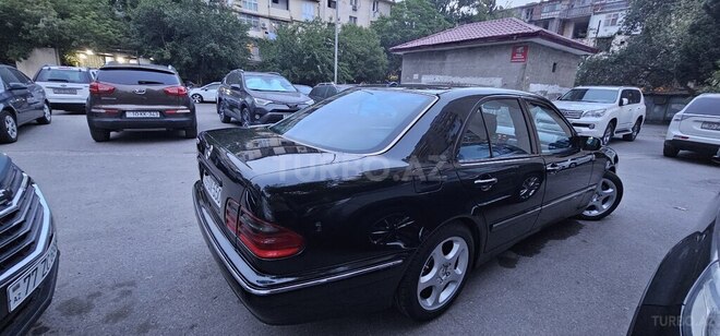 Mercedes E 270-12