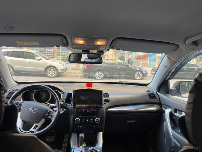 Kia Sorento-12