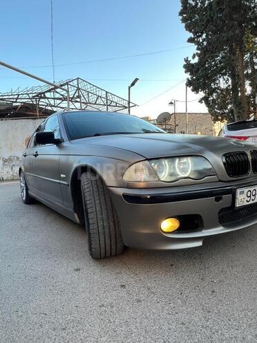 BMW 320-10
