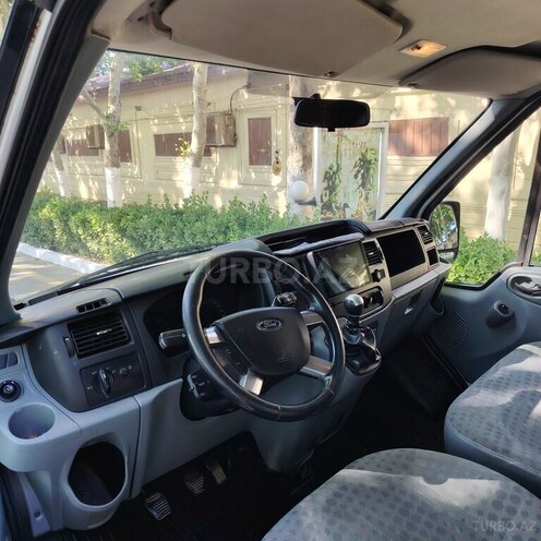 Ford Transit-8